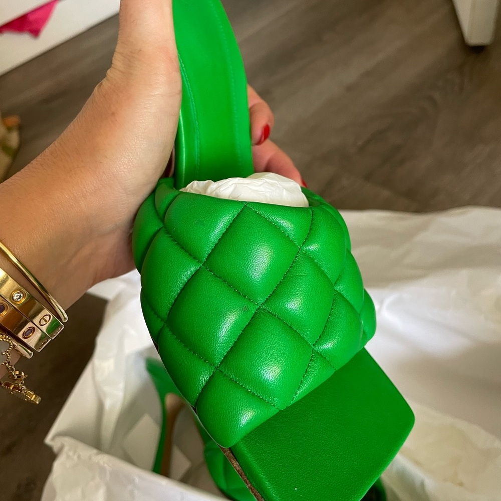 BOTTEGA VENETA
Parakeet Green Quilted Leather Padded Mule Heels Sandals 38 38.5 - Picture 6 of 8